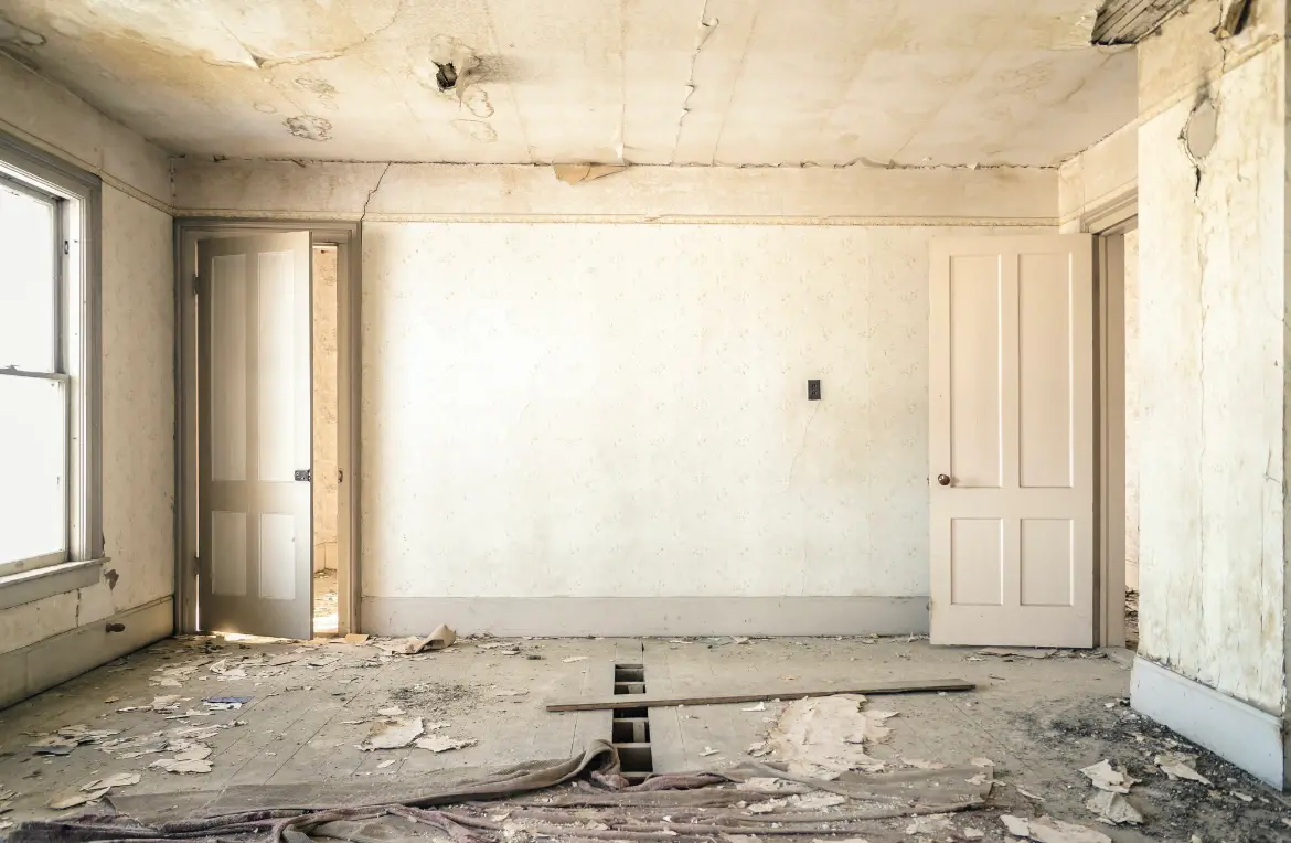 Waste disposal crew managing a cleanout project in Dumas